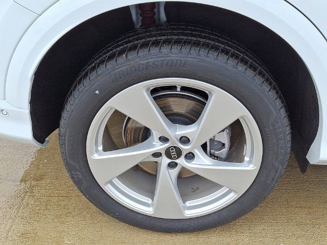 Used 2025 Audi Q5 Premium Plus w/ Premium Plus AWD/4WD image 5