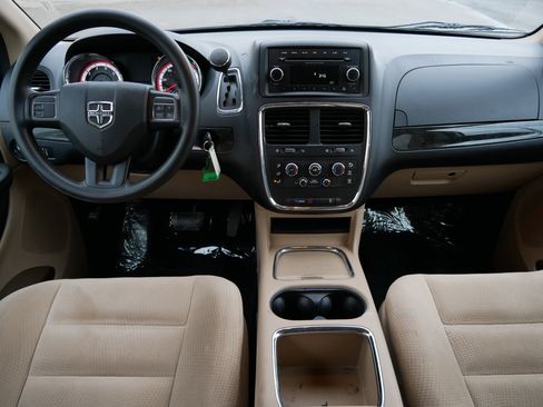 Used 2014 Dodge Grand Caravan SXT image 11