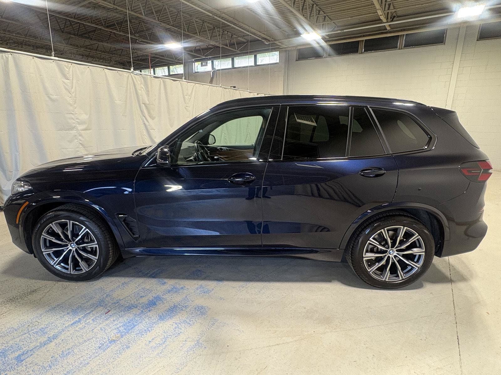 Used 2024 BMW X5 xDrive40i w/ M Sport Package AWD/4WD image 21