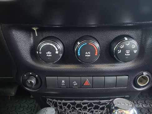 Used 2014 Jeep Wrangler Unlimited Sport w/ Quick Order Package 24S AWD/4WD image 20