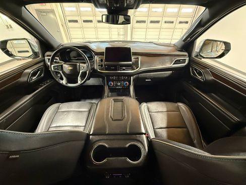 Used 2023 Chevrolet Suburban Premier image 24