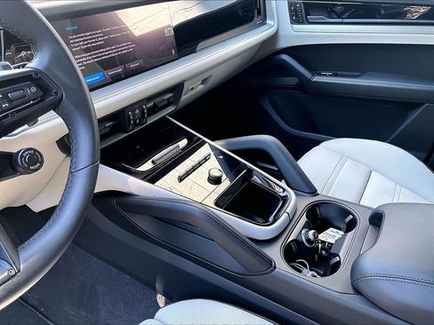 Certified 2025 Porsche Cayenne E-Hybrid Coupe AWD/4WD image 20