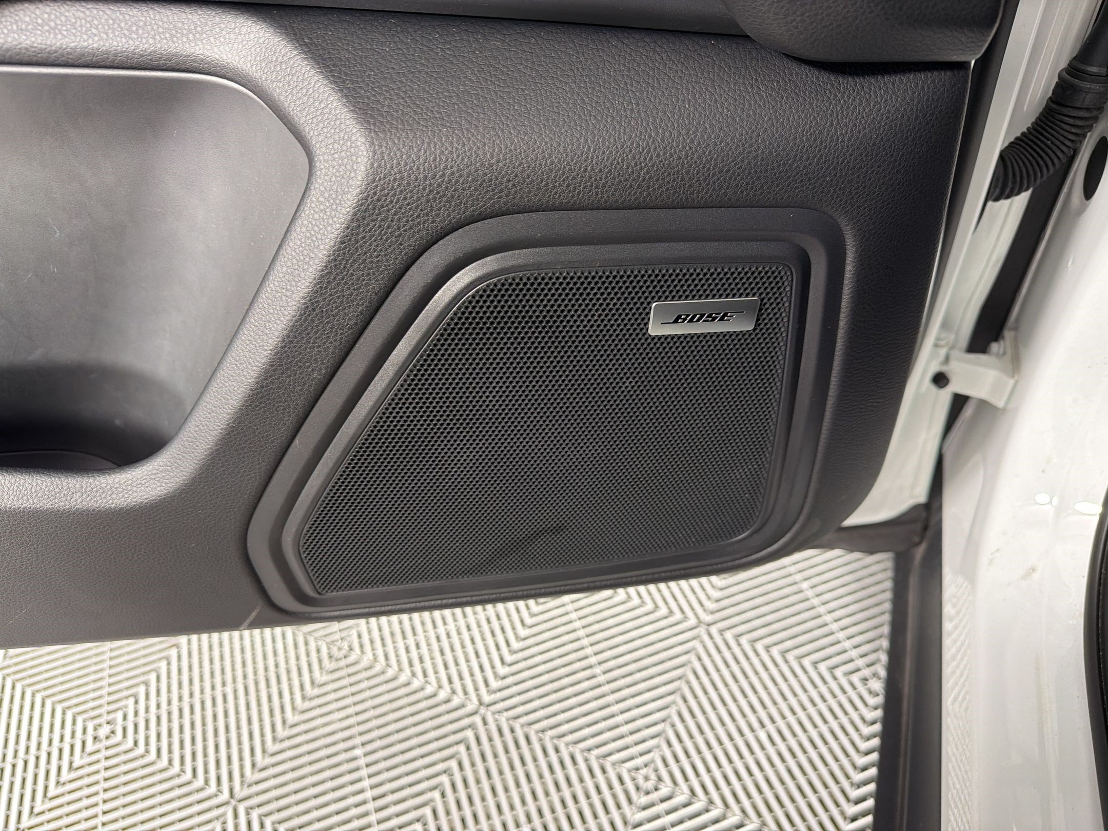 Certified 2025 Porsche Macan AWD/4WD image 27