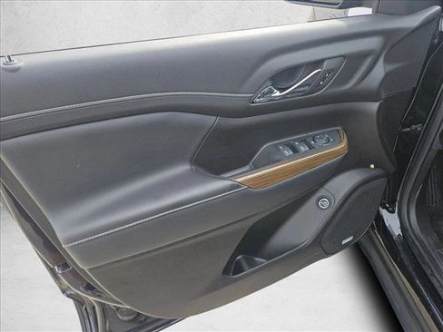 Used 2023 GMC Acadia SLE w/ Driver Convenience Package image 13