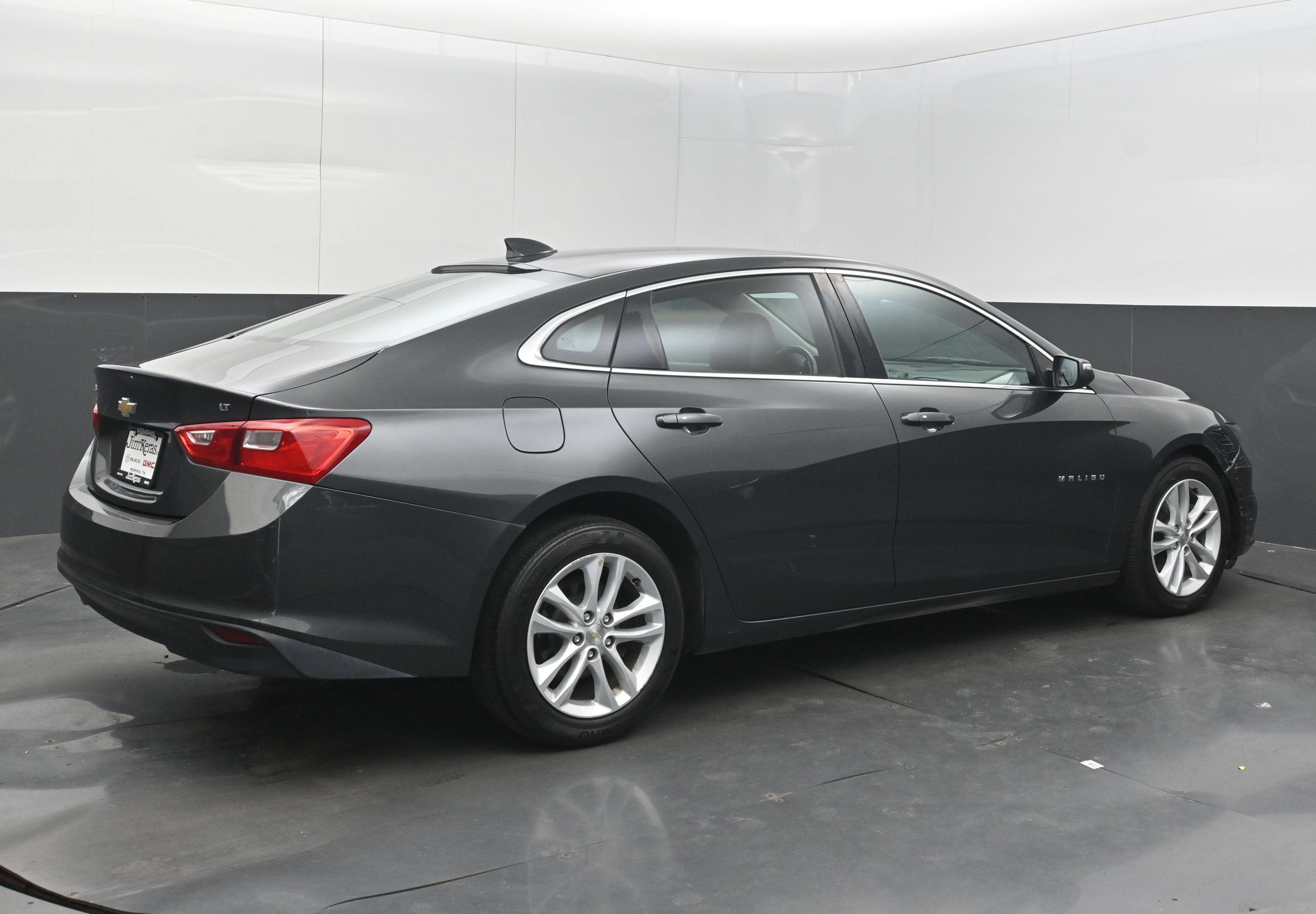 Used 2017 Chevrolet Malibu LT w/ Leather Package FWD image 9