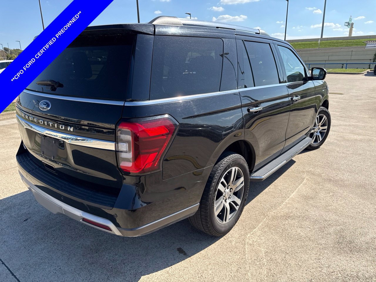 Used 2023 Ford Expedition Limited AWD/4WD image 12
