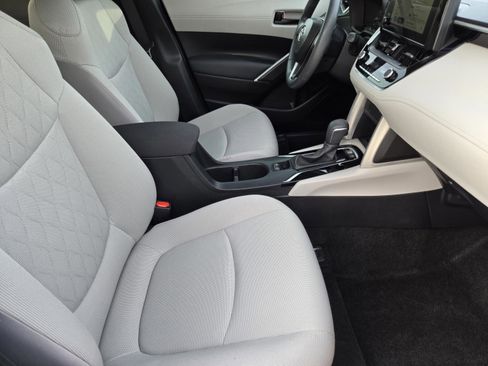 Used 2024 Toyota Corolla Cross LE FWD image 10