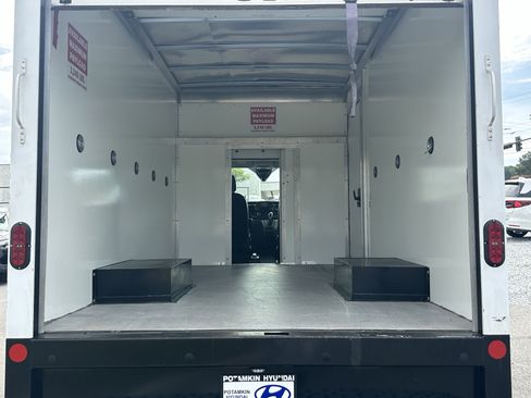 Used 2023 Ford Transit 350 DRW RWD image 18