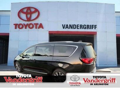 Used 2018 Chrysler Pacifica Limited w/ Tire & Wheel Group