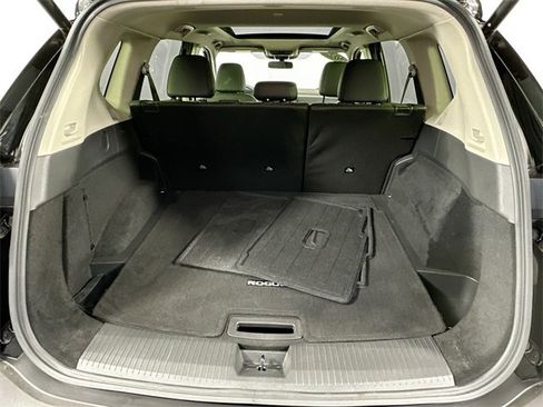 Used 2023 Nissan Rogue SV w/ SV Premium B Package image 32