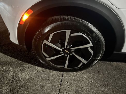 New 2026 Chevrolet Equinox EV LT image 12