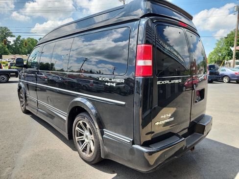 Used 2018 Chevrolet Express 2500 w/ Enhanced Convenience Package image 8