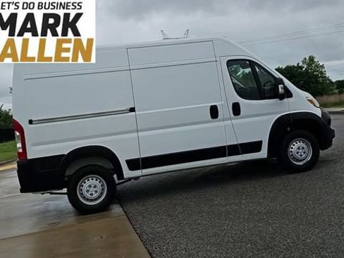 Used 2025 RAM ProMaster 2500 w/ Convenience Group FWD image 9