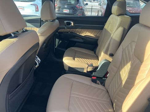 Certified 2025 Kia Sorento SX Prestige w/ Olive Brown Leather Package image 9