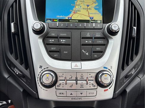 Used 2017 Chevrolet Equinox Premier w/ Enhanced Convenience Package FWD image 27