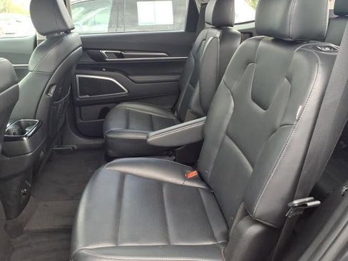 Used 2025 Kia Telluride S image 16