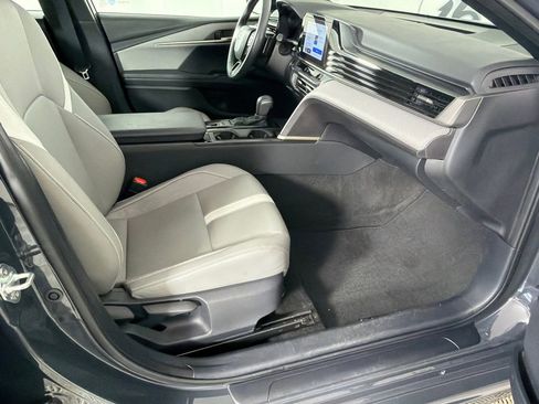 Used 2025 Toyota Camry SE image 13