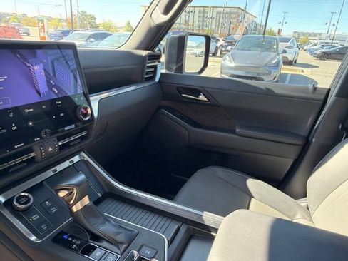 Used 2024 Lexus GX 550 w/ Accessory Package (2T) AWD/4WD image 24