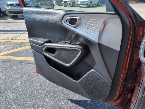 Used 2025 Kia Soul LX w/ LX Technology Package FWD image 20
