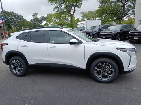 New 2026 Chevrolet Trax LT w/ Driver Confidence Package image 3