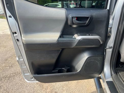 Used 2019 Toyota Tacoma SR5 AWD/4WD image 28