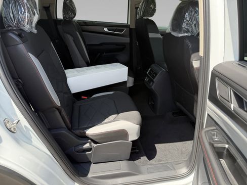 New 2026 Volkswagen Atlas Peak Edition image 13