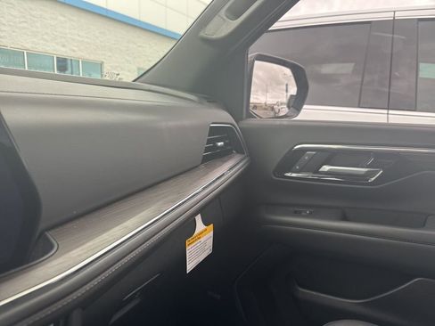 Used 2025 Chevrolet Tahoe Z71 w/ Comfort Package image 16