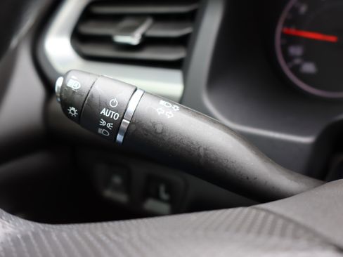 Certified 2023 GMC Acadia SLE w/ Driver Convenience Package image 21