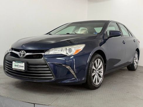 Used 2017 Toyota Camry SE FWD image 3