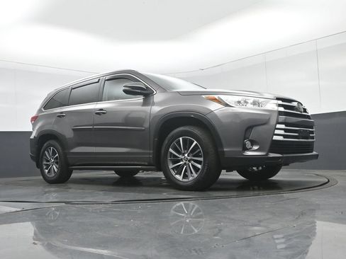 Used 2018 Toyota Highlander XLE w/ Protection Package #3 AWD/4WD image 65