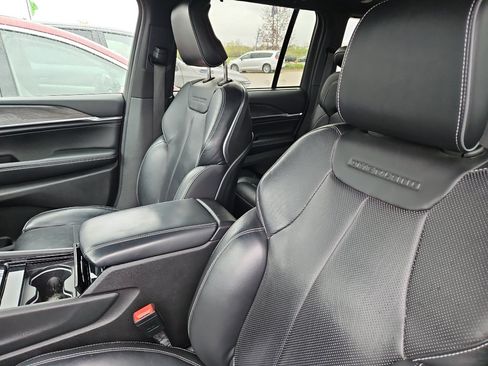 Used 2023 Jeep Grand Cherokee Overland w/ Adv Protech Group III AWD/4WD image 8