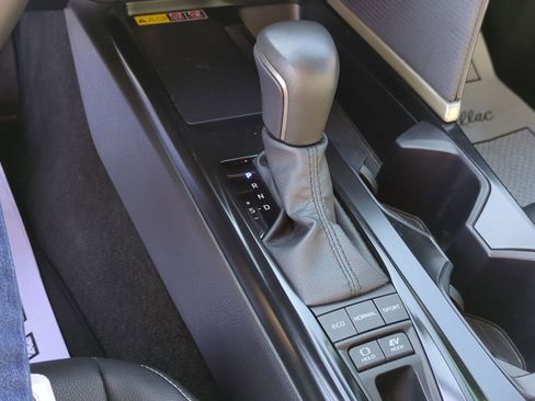 Used 2025 Toyota Camry SE image 16