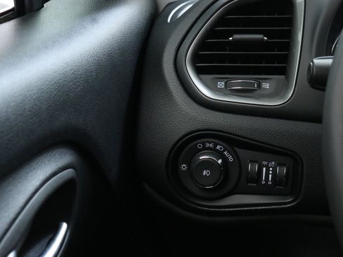 Used 2022 Jeep Renegade Latitude image 15