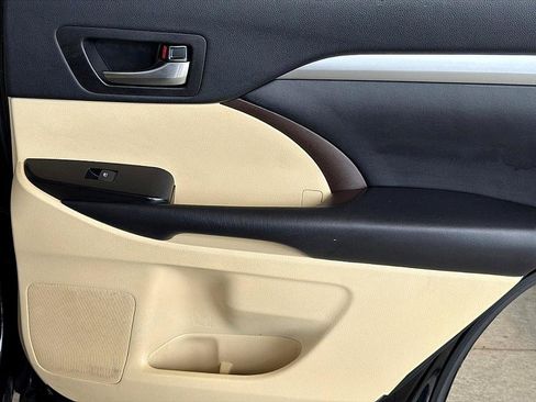 Used 2019 Toyota Highlander XLE image 27