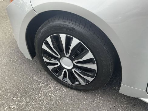 Used 2021 Toyota Corolla LE FWD image 9