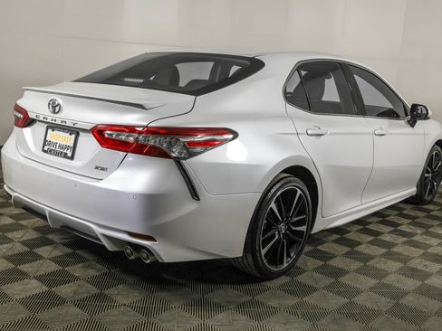 Used 2018 Toyota Camry XSE image 15