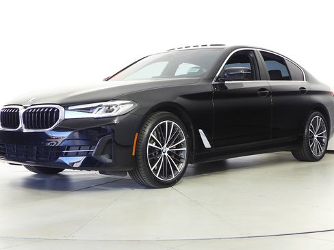 Used 2023 BMW 530i w/ Convenience Package RWD image 2