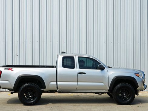 Used 2022 Toyota Tacoma SR w/ SX Package image 39