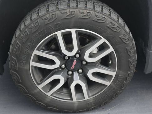 Used 2023 GMC Sierra 1500 AT4 w/ AT4 Premium Package AWD/4WD image 9