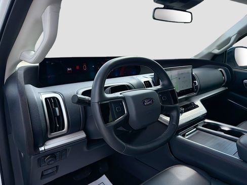 Used 2025 Ford Expedition Max Active AWD/4WD image 12