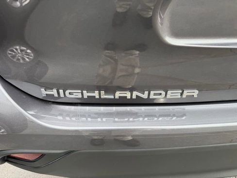 Used 2021 Toyota Highlander L image 7