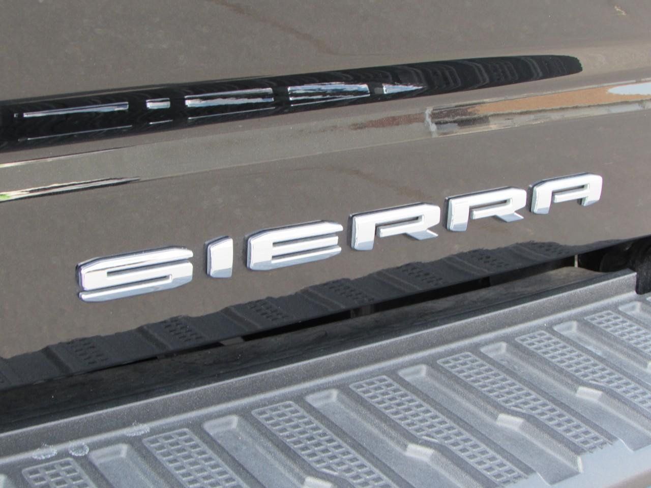 Used 2023 GMC Sierra 3500 Denali w/ Denali Black Diamond Edition AWD/4WD image 38