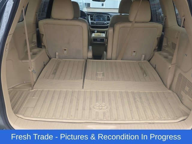 Used 2017 Toyota Highlander XLE AWD/4WD image 21