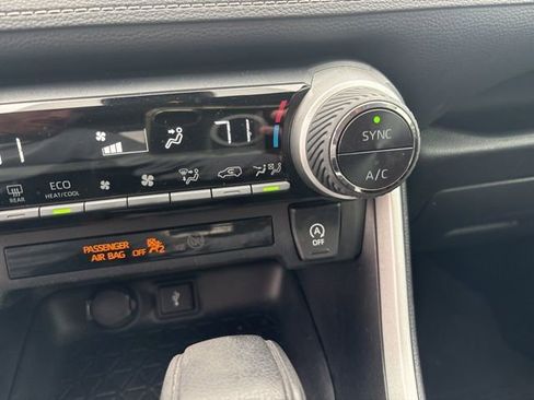 Used 2020 Toyota RAV4 XLE image 29