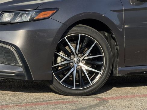 Used 2022 Toyota Camry SE image 8
