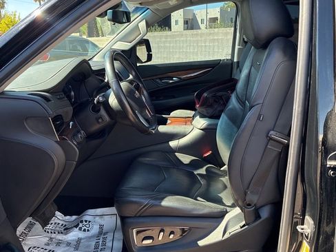 Used 2019 Cadillac Escalade ESV Premium Luxury image 5