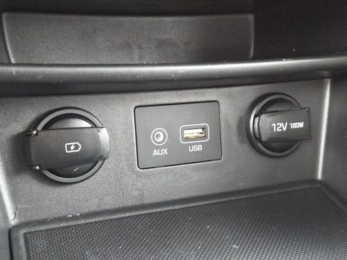 Used 2019 Hyundai Kona SE w/ Cargo Package image 5