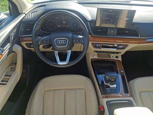 Used 2021 Audi Q5 Premium w/ Convenience Package image 11