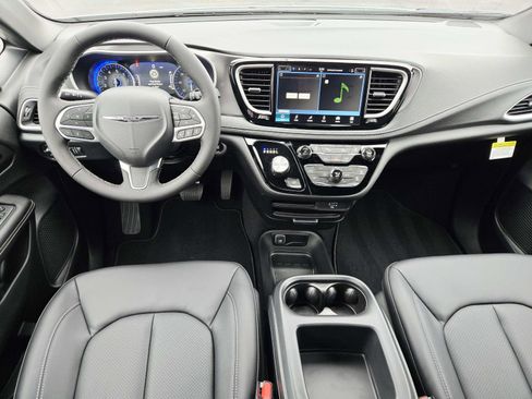 New 2026 Chrysler Pacifica Select image 9