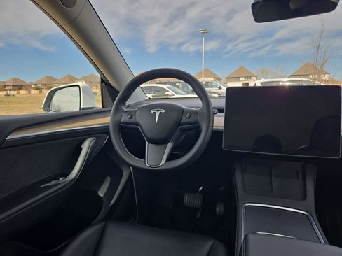 Used 2023 Tesla Model Y Long Range image 2
